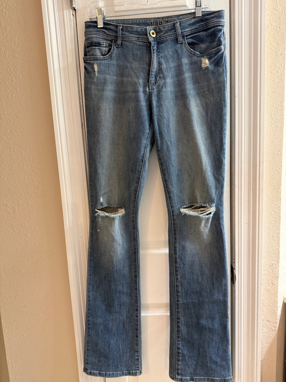 DL1961 Medium Blue DLX Hybrid Elodie Insta Sculpt Size 29 Stretch Jeans